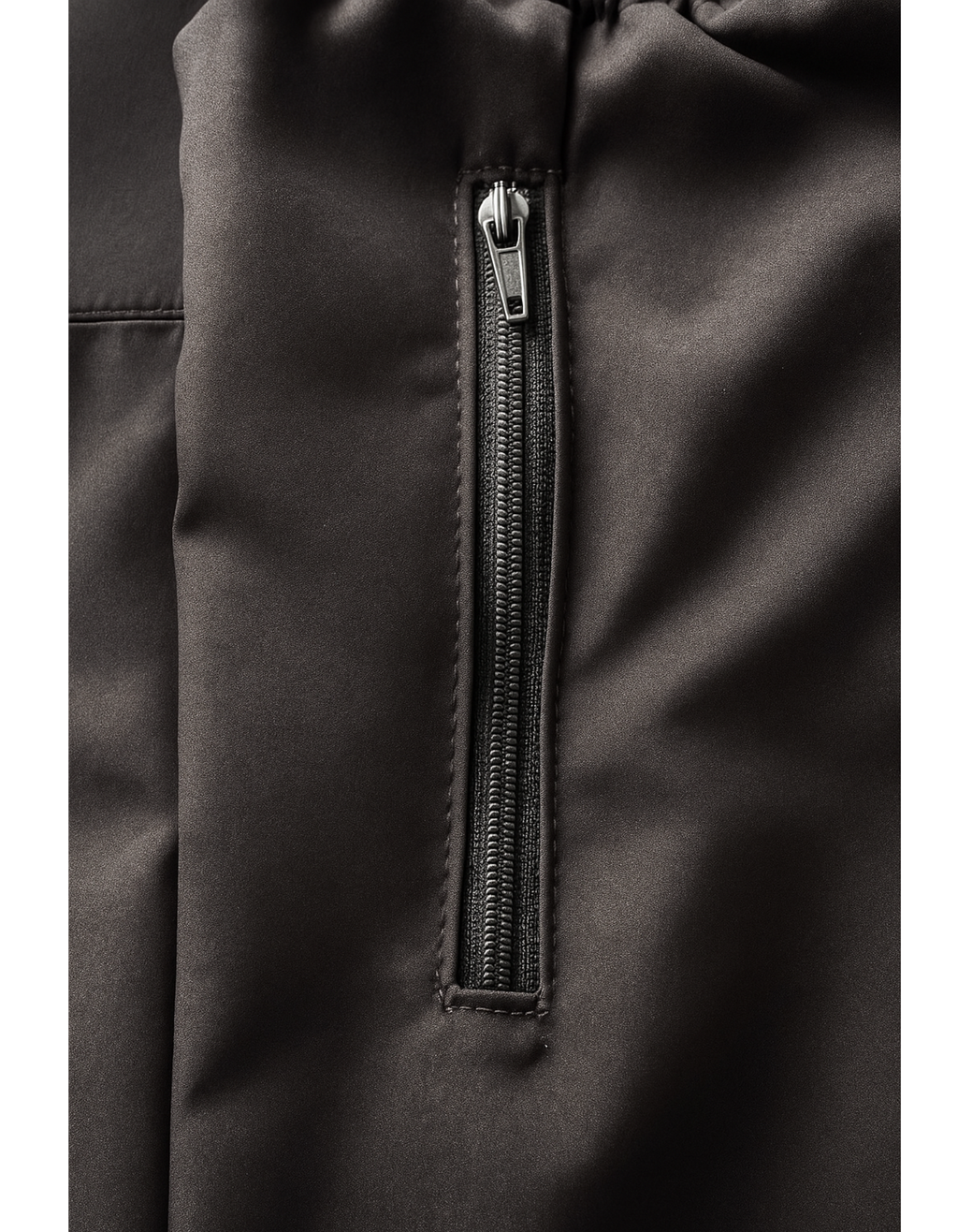 Short RN lines con cierres, dry fit y logo de gamuza|color negro