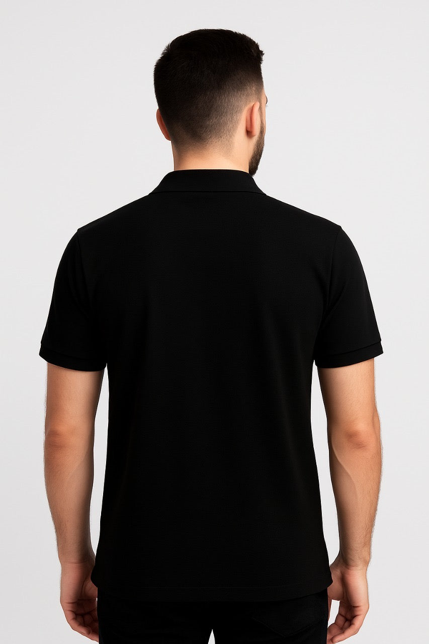 Playera estilo polo marca RN lines con ajuste en mangas y pecho