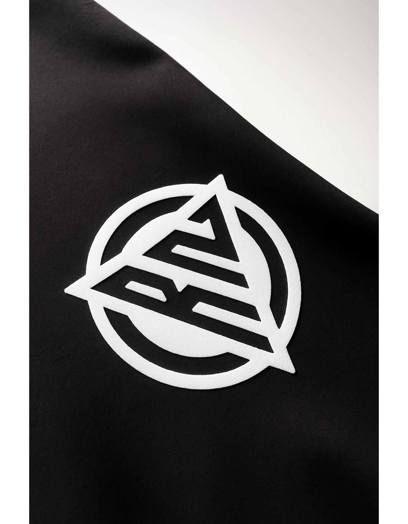 Short RN lines con cierres, dry fit y logo de gamuza|color negro