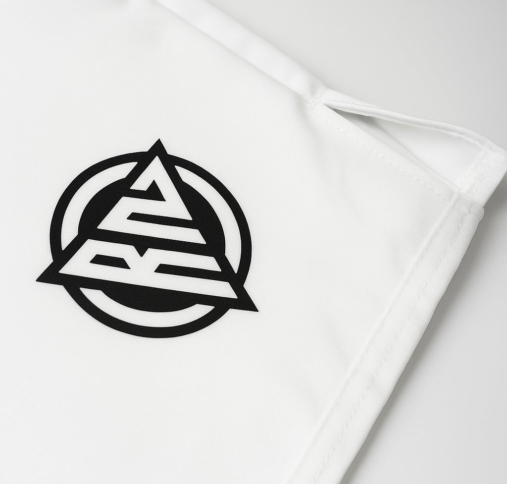 Short RN lines con cierres, dry fit y logo de gamuza|color blanco